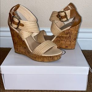 Steven Madden nude wedges